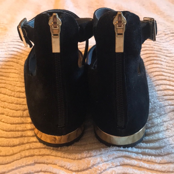 Lightly worn rockport flats. Very comfortable. - Picture 3 of 3